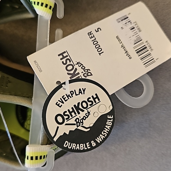 NWT OshKosh B'gosh Toddler Boy's Everplay Flexible Outsole Bump Sandals: 5T - Picture 3 of 9